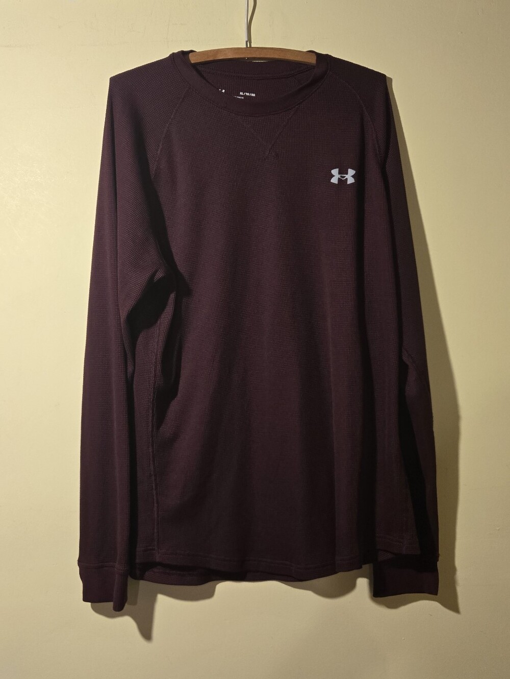 Under Armour Men's Long Sleeve Thermal Performance Shirt - Maroon.
